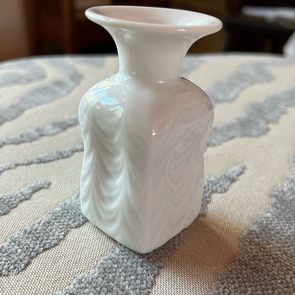 Vintage White Porcelain Vase, Royal Tettau - RARE - Picture 1 of 13